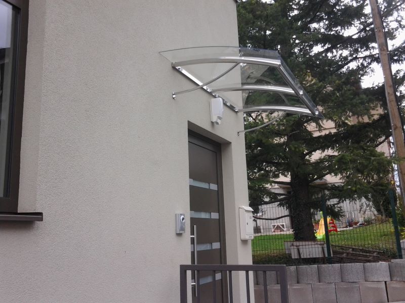 nadstrešnica na ulazu